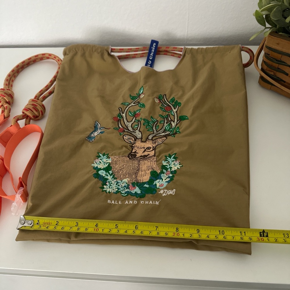 Embroidered Brown Tote Bag with Floral Design - Picture 3 of 6